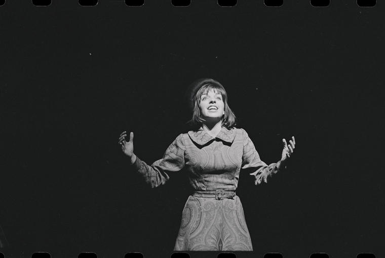 Liza Minnelli in Flora, the Red Menace, for which she won her first Tony Award, at only 19 years old.